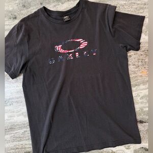 Oakley Black Short Sleeve Tee with USA Flag Logo
Men’s Small